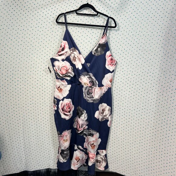 NWT Boohoo Plus Size Occasion Navy Floral Wrap Peplum Sleeveless Midi Dress - Picture 3 of 8